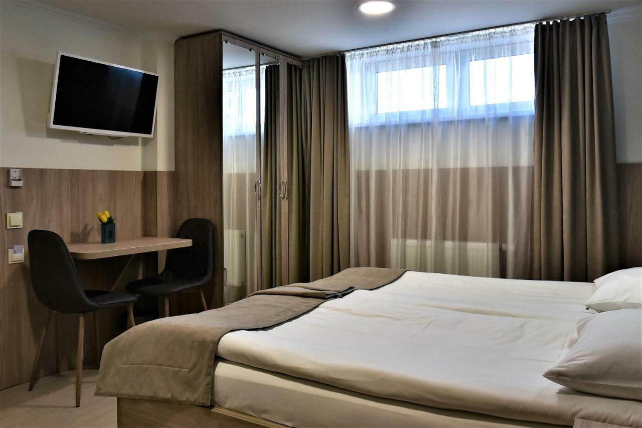 Expo Hotel Comfort Kyiv Exterior foto